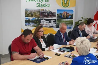 Podatki, drogi i petycje. Radni Jaworzyny Śląskiej mają długą agendę